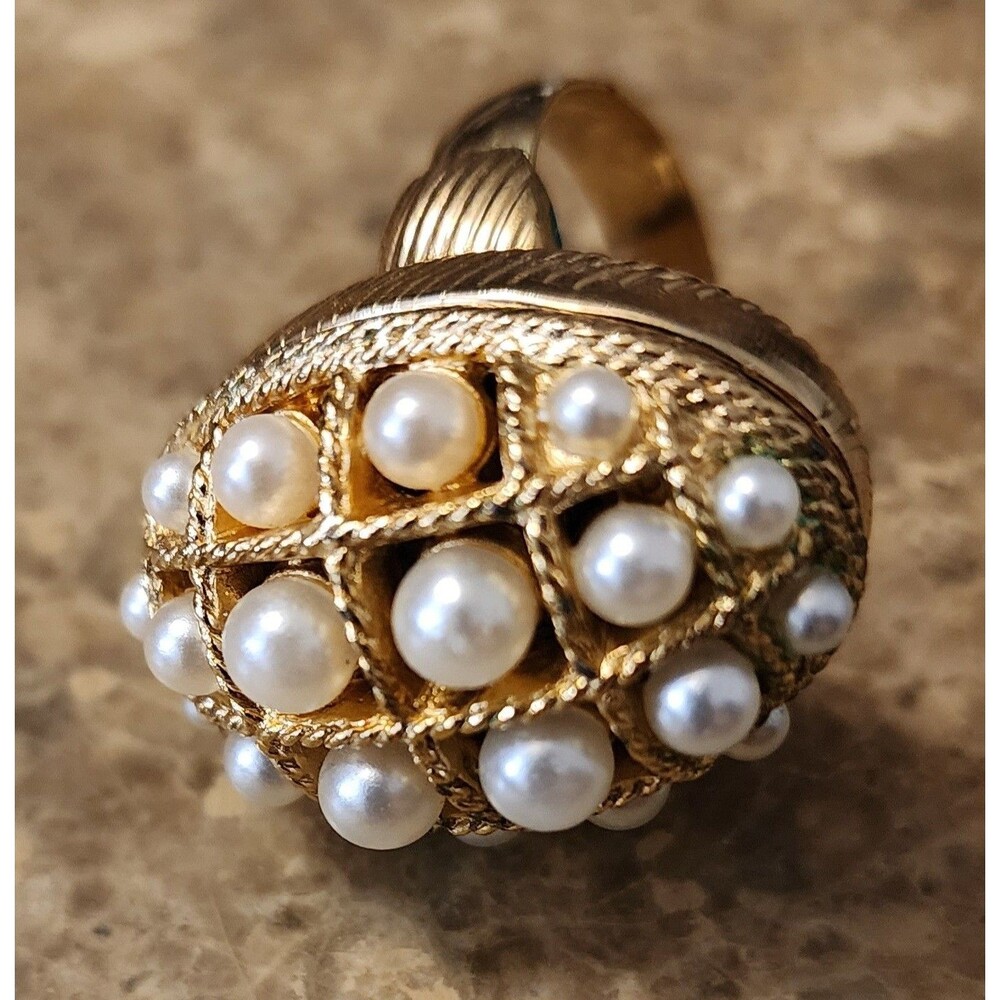 Rare Vintage Avon Adjustable Ring, Pearls..Gold Tone